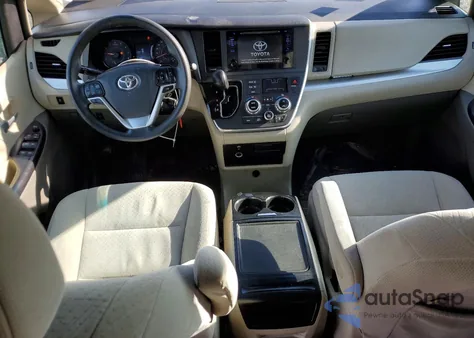 2016 Toyota Sienna Le z USA, uszkodzony, nr VIN 5TDKK3DC3GS722921